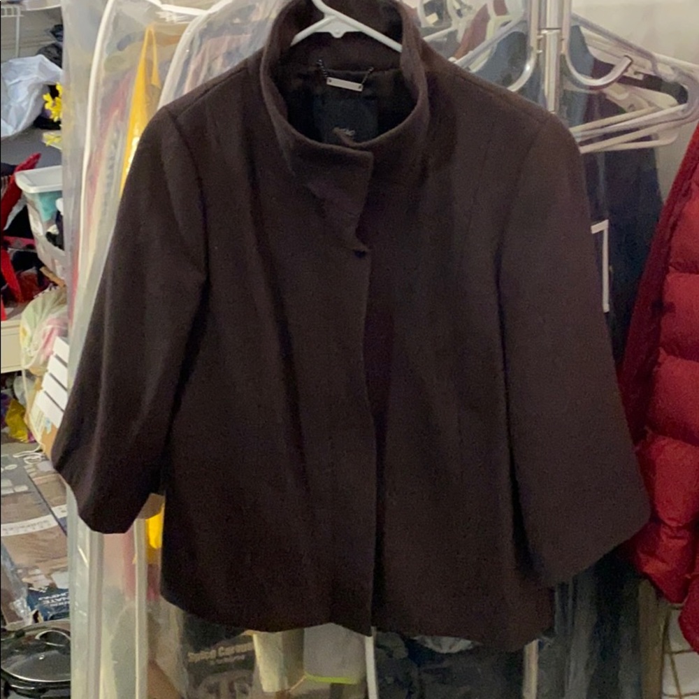 Crop jacket with 3/4 bell sleeves. Sooo stylish!